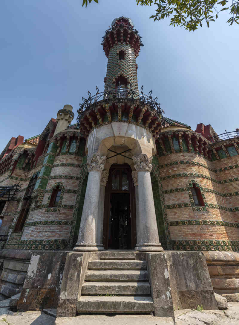 Cantabria 004 - Comillas - Villa Quijano o el Capricho de Gaudí.jpg